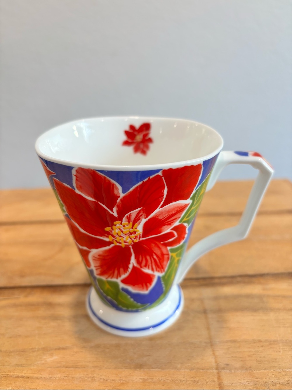 St Michael VTG Fine Bone China Mug – Vibrant Poinsettia Floral – Made in UK